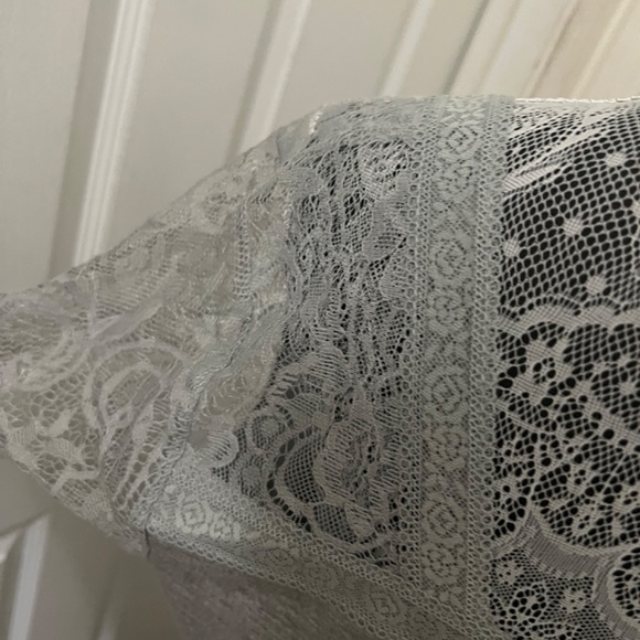 Pretty blouse - Picture 3 of 3